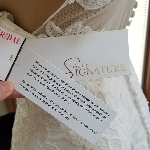 Wedding dress - unused, tags on - Picture 3 of 7